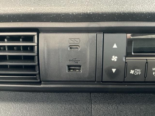 Ｎ－ＢＯＸカスタム ベースグレード　当社デモカー使用車　マルチビューカメラ　Ｗ電動ドア　ＣＭＢＳ　Ｄレコ　禁煙　ベンチシート　オートエアコン　スマートキ　ＬＥＤ　盗難防止装置　クルコン　ＥＴＣ　バックカメラ　フルセグＴＶ　エアバッグ（43枚目）