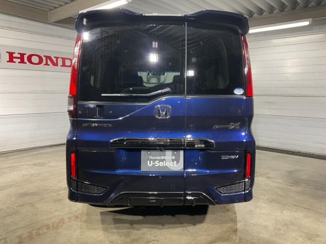 ステップワゴン ｅ：ＨＥＶモデューロＸホンダセンシング　ワンオーナー　純正後席モニター　マルヒビューカメラ　フロント純正ドラレコ装備　マルチビューカメラ　フロントカメラ　横滑り防止装置　禁煙　ＬＥＤヘッドライト　３列シート　前席シートヒーター　ＥＴＣ（6枚目）