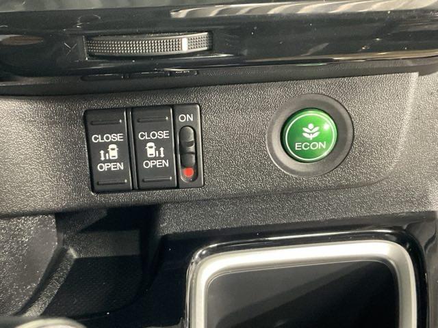 ステップワゴン ｅ：ＨＥＶモデューロＸホンダセンシング　ワンオーナー　純正後席モニター　マルヒビューカメラ　フロント純正ドラレコ装備　マルチビューカメラ　フロントカメラ　横滑り防止装置　禁煙　ＬＥＤヘッドライト　３列シート　前席シートヒーター　ＥＴＣ（32枚目）