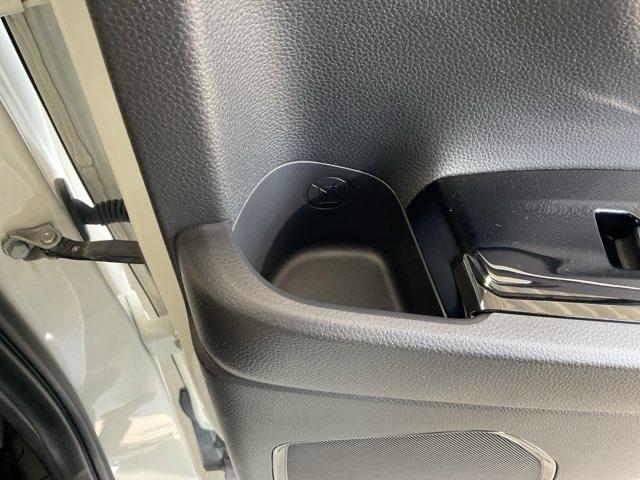 ヴェゼル ｅ：ＨＥＶＺ　ワンオーナー　前後純正ドラレコ装着車　衝突回避支援ブレーキ機能　１オナ　スマキ　Ｐトランク　フルオートエアコン　Ｄレコ　エアバッグ　両席エアバック　Ｒカメ　記録簿付　パワーウィンドウ　ＬＥＤランプ（41枚目）