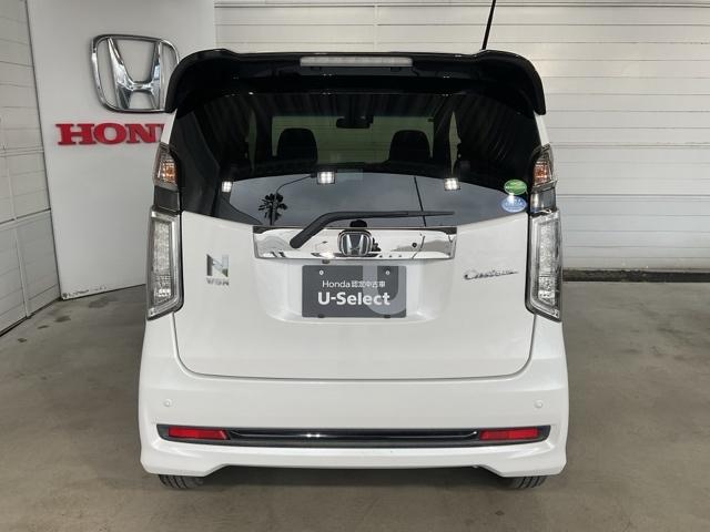 シンプルで後方視界に優れたデザインです。