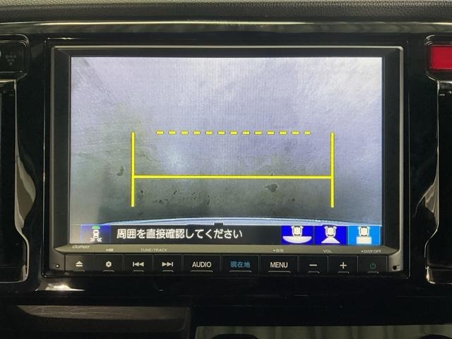 カラービジョンとガイド線で見やすい視点切替式のバックモニター。