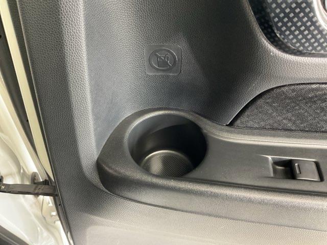 後席ドアのドリンクホルダー