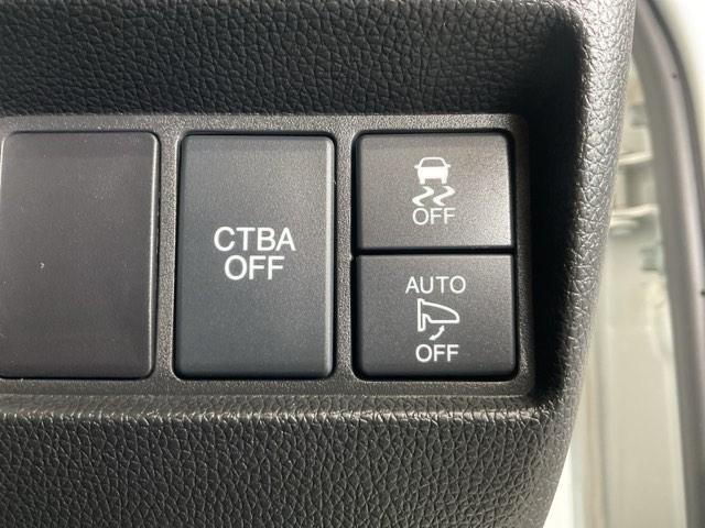 横滑りを抑制し車の姿勢の安定を図るVSA機能、衝突軽減ブレーキを装備。