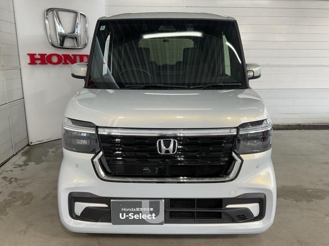 N-BOXカスタム ベースグレード 当社デモカー 前後純正ドラレコ装着車 CMBS Dレコ 禁煙 1オーナー ベンチシート オートエアコン スマートキ LED 盗難防止装置 クルコン ETC バックカメラ フルセグTV エアバッグ(3枚目)