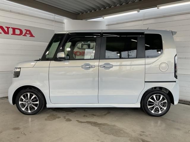 N-BOXカスタム ベースグレード 当社デモカー 前後純正ドラレコ装着車 CMBS Dレコ 禁煙 1オーナー ベンチシート オートエアコン スマートキ LED 盗難防止装置 クルコン ETC バックカメラ フルセグTV エアバッグ(5枚目)