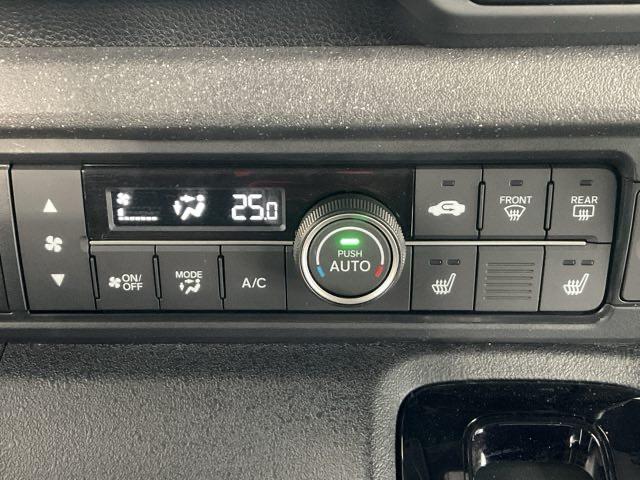 N-BOXカスタム ベースグレード 当社デモカー 前後純正ドラレコ装着車 CMBS Dレコ 禁煙 1オーナー ベンチシート オートエアコン スマートキ LED 盗難防止装置 クルコン ETC バックカメラ フルセグTV エアバッグ(32枚目)