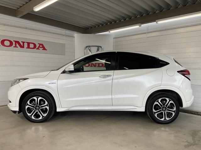 ヴェゼル ハイブリッドZ・ホンダセンシング ワンオーナー 4WD 禁煙 整備記録簿 横滑防止装置 バックガイドモニター LEDライト 1オーナー シートH ナビTV AC サイドエアバック アクティブクルーズコントロール ABS ETC DVD(5枚目)