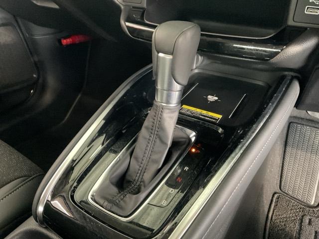 ヴェゼル e:HEVZ ワンオーナー 衝突回避支援ブレーキ機能 1オナ スマキ Pトランク フルオートエアコン エアバッグ 両席エアバック Rカメ 記録簿付 パワーウィンドウ LEDランプ ソナー クルーズC ナビ&TV(15枚目)