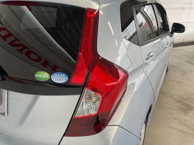 フィット 13G・Lホンダセンシング ワンオーナー 1オーナー車 ETC車載器 禁煙 サイドカーテンエアバック リアカメラ エアバック パワーウインドウ 記録簿 キーフリーシステム LEDライト オートエアコン VSA クルコン 盗難防止(12枚目)