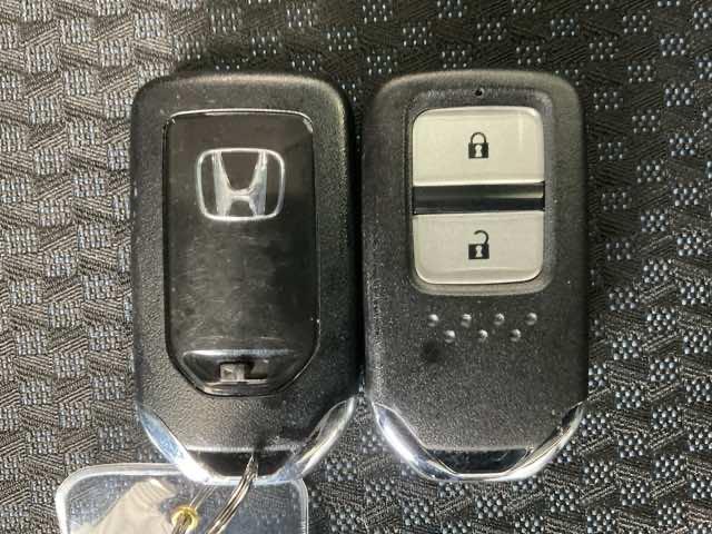 フィット 13G・Lホンダセンシング ワンオーナー 1オーナー車 ETC車載器 禁煙 サイドカーテンエアバック リアカメラ エアバック パワーウインドウ 記録簿 キーフリーシステム LEDライト オートエアコン VSA クルコン 盗難防止(44枚目)