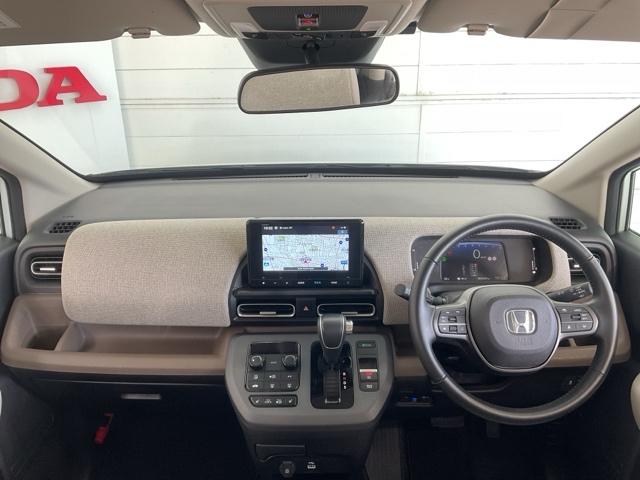 フリード エアーＥＸ　ワンオーナー　バックモニター　盗難防止システム　両側パワースライドドア　横滑り防止装置　クルコン　フルセグ　ＥＴＣ車載器　オートエアコン　シートヒーター　ＬＥＤヘッドライト　３列シート　クリソナ　禁煙（14枚目）