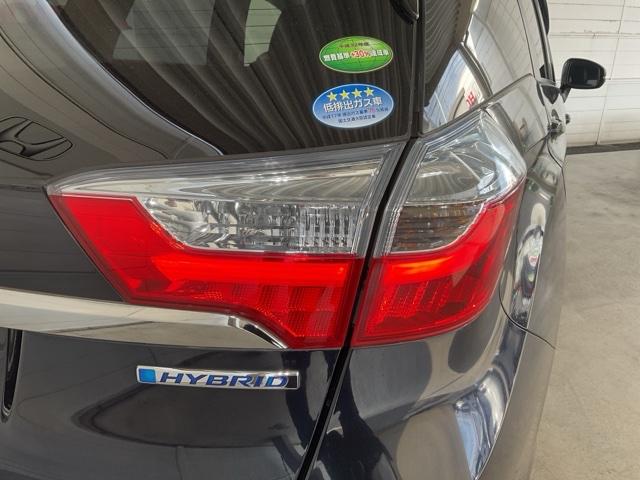 シャトル ハイブリッドXホンダセンシング ワンオーナー フロント純正ドラレコ装着車 4WD 衝突軽減装置 ドライブレコーダ Rカメラ Fセグ LEDヘッド 禁煙車 ECON AAC 盗難防止装置 ETC車載器 記録簿 DVD再生 スマートキー(12枚目)