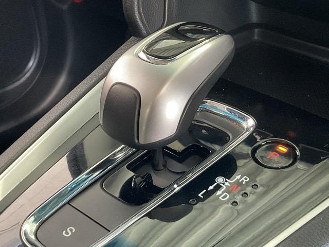 シャトル ハイブリッドXホンダセンシング ワンオーナー フロント純正ドラレコ装着車 4WD 衝突軽減装置 ドライブレコーダ Rカメラ Fセグ LEDヘッド 禁煙車 ECON AAC 盗難防止装置 ETC車載器 記録簿 DVD再生 スマートキー(15枚目)