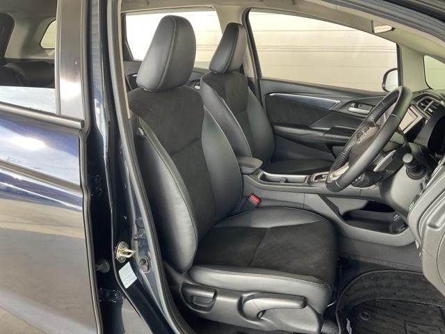 シャトル ハイブリッドXホンダセンシング ワンオーナー フロント純正ドラレコ装着車 4WD 衝突軽減装置 ドライブレコーダ Rカメラ Fセグ LEDヘッド 禁煙車 ECON AAC 盗難防止装置 ETC車載器 記録簿 DVD再生 スマートキー(17枚目)