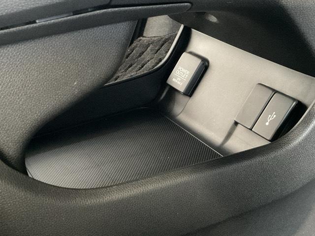 シャトル ハイブリッドXホンダセンシング ワンオーナー フロント純正ドラレコ装着車 4WD 衝突軽減装置 ドライブレコーダ Rカメラ Fセグ LEDヘッド 禁煙車 ECON AAC 盗難防止装置 ETC車載器 記録簿 DVD再生 スマートキー(36枚目)