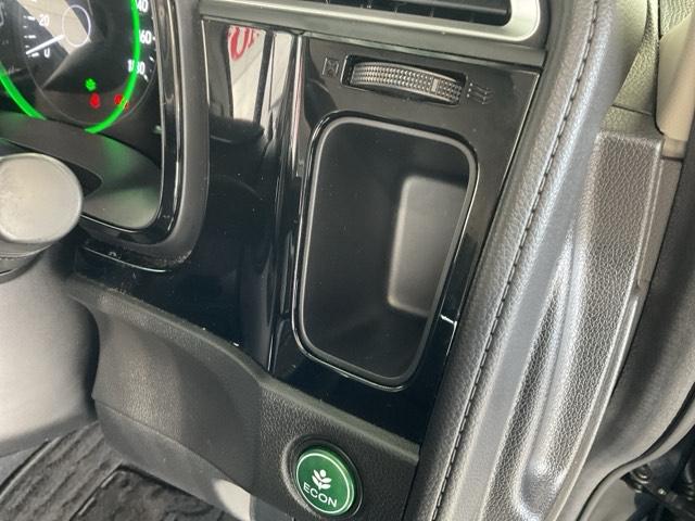 シャトル ハイブリッドXホンダセンシング ワンオーナー フロント純正ドラレコ装着車 4WD 衝突軽減装置 ドライブレコーダ Rカメラ Fセグ LEDヘッド 禁煙車 ECON AAC 盗難防止装置 ETC車載器 記録簿 DVD再生 スマートキー(37枚目)