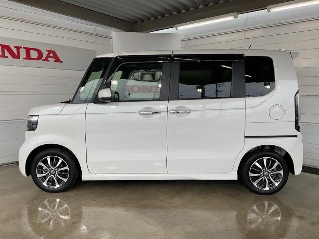 N-BOXカスタム ベースグレード 当社デモカー 前後純正ドラレコ装着車 W電動ドア CMBS Dレコ 禁煙 ベンチシート オートエアコン スマートキ LED 盗難防止装置 クルコン ETC バックカメラ フルセグTV エアバッグ(5枚目)