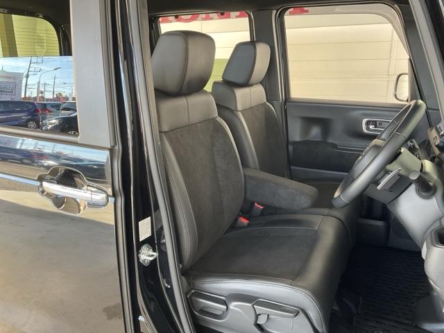 Ｎ－ＢＯＸカスタム ターボ　当社デモカー　前後純正ドラレコ装着車　イモビライザー　衝突被害軽減　禁煙　ベンチシート　キーフリー　Ｐセンサー　ＥＳＣ　パワステ　ＤＶＤ再生　両席エアバック　サイドエアバッグ　ターボ車　スマキー（17枚目）