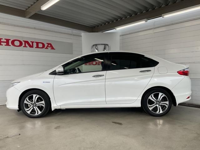 グレイス ハイブリッドＥＸ　ワンオーナー　スマートキ－　運転席エアバッグ　Ａストップ　地上デジタル　エアコン　１オーナー　ＬＥＤヘッドランプ　クルーズＣ　ＤＶＤ再生可能　Ｒカメ　キーレスエントリー　パワーウィンドウ　シートヒータ（5枚目）