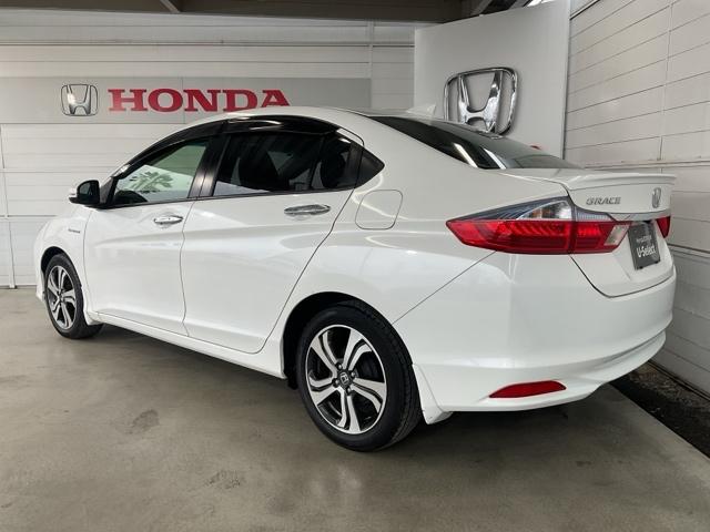 グレイス ハイブリッドＥＸ　ワンオーナー　スマートキ－　運転席エアバッグ　Ａストップ　地上デジタル　エアコン　１オーナー　ＬＥＤヘッドランプ　クルーズＣ　ＤＶＤ再生可能　Ｒカメ　キーレスエントリー　パワーウィンドウ　シートヒータ（6枚目）