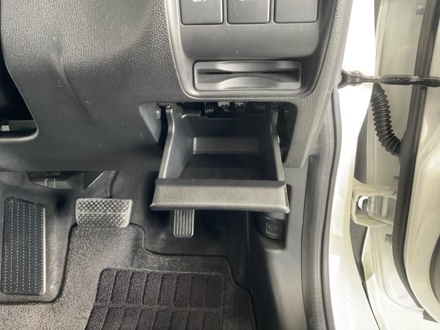 グレイス ハイブリッドＥＸ　ワンオーナー　スマートキ－　運転席エアバッグ　Ａストップ　地上デジタル　エアコン　１オーナー　ＬＥＤヘッドランプ　クルーズＣ　ＤＶＤ再生可能　Ｒカメ　キーレスエントリー　パワーウィンドウ　シートヒータ（31枚目）