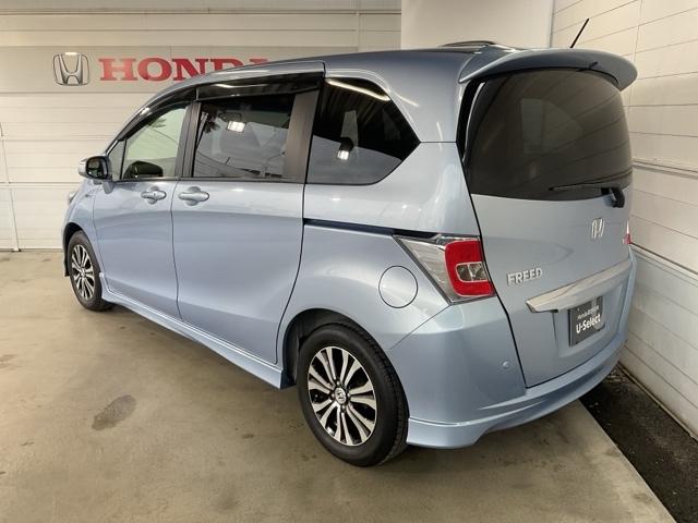 フリードハイブリッド ジャストセレクション　ワンオーナー　純正リア席ミニター　両側電動スライドドア　ナビテレビ　セキュリティー　禁煙　横滑り防止機能　記録簿　オートクルーズ　地デジ　エアバック　クリアランスソナー　ベンチシート　ウォークスルー（6枚目）