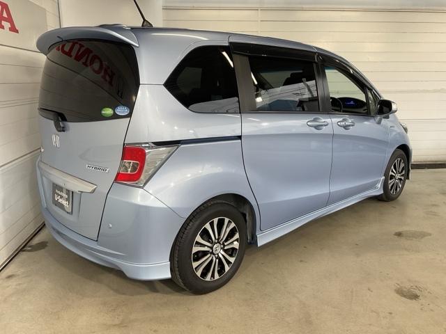 フリードハイブリッド ジャストセレクション　ワンオーナー　純正リア席ミニター　両側電動スライドドア　ナビテレビ　セキュリティー　禁煙　横滑り防止機能　記録簿　オートクルーズ　地デジ　エアバック　クリアランスソナー　ベンチシート　ウォークスルー（8枚目）