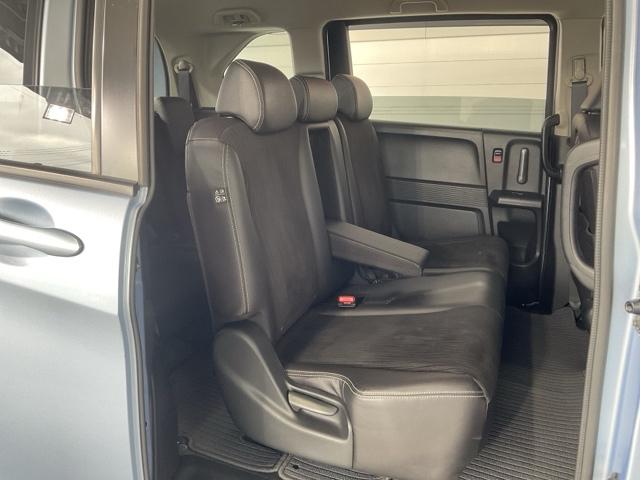 フリードハイブリッド ジャストセレクション　ワンオーナー　純正リア席ミニター　両側電動スライドドア　ナビテレビ　セキュリティー　禁煙　横滑り防止機能　記録簿　オートクルーズ　地デジ　エアバック　クリアランスソナー　ベンチシート　ウォークスルー（18枚目）