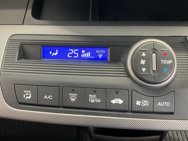 フリードハイブリッド ジャストセレクション　ワンオーナー　純正リア席ミニター　両側電動スライドドア　ナビテレビ　セキュリティー　禁煙　横滑り防止機能　記録簿　オートクルーズ　地デジ　エアバック　クリアランスソナー　ベンチシート　ウォークスルー（27枚目）