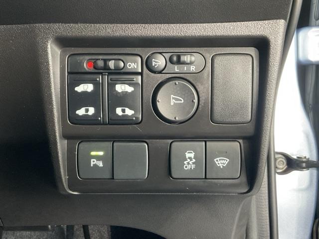 フリードハイブリッド ジャストセレクション　ワンオーナー　純正リア席ミニター　両側電動スライドドア　ナビテレビ　セキュリティー　禁煙　横滑り防止機能　記録簿　オートクルーズ　地デジ　エアバック　クリアランスソナー　ベンチシート　ウォークスルー（34枚目）