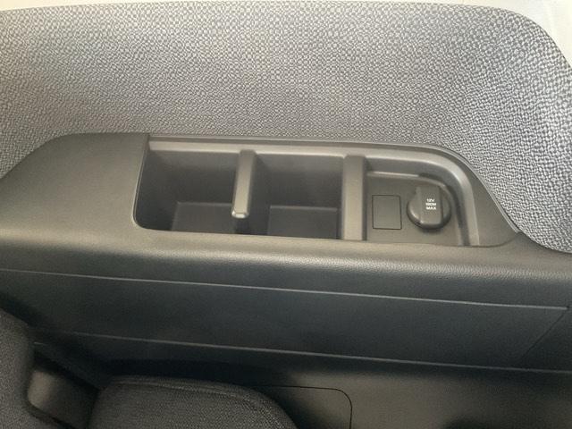 ステップワゴン エアー　ワンオーナー　盗難防止システム　１オナ　ＴＵＲＢＯ　踏み間違い防止　リアカメラ　サイドエアバッグ　オートクルーズコントロール　横滑り防止　フルセグＴＶ　クリアランスソナー　ＥＴＣ車載器　スマートキー（41枚目）