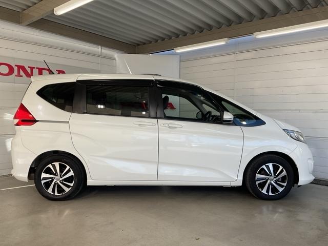 フリード Ｇ・ホンダセンシング　ワンオーナー　Ｆセグ　追突被害軽減ブレーキ　ｉストップ　Ｗエアバッグ　パワーウィンドウ　１オ－ナ－　アクティブクルーズコントロール　スマートキ　カラーバックモニター　整備点検記録簿　禁煙　ＶＳＡ（9枚目）