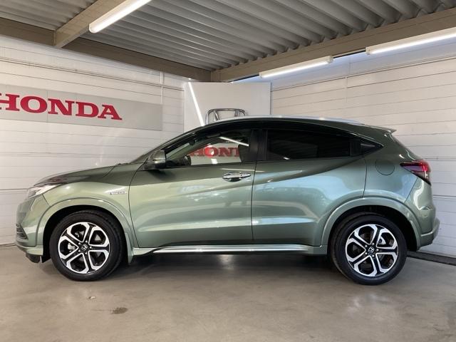 ヴェゼル ハイブリッドＺ・ホンダセンシング　ワンオーナー　レーダーサポート　１オーナ－　ＤＶＤ再生機能　整備記録簿　横滑り防止システム　バックアイカメラ　盗難防止装置　フルセ　シートヒーター付　スマ－トキ－　ＥＣＯモード　禁煙　パワーウィンド（5枚目）