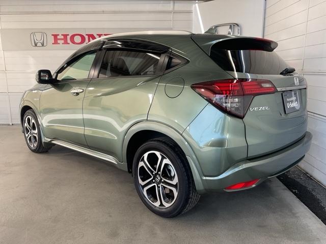 ヴェゼル ハイブリッドＺ・ホンダセンシング　ワンオーナー　レーダーサポート　１オーナ－　ＤＶＤ再生機能　整備記録簿　横滑り防止システム　バックアイカメラ　盗難防止装置　フルセ　シートヒーター付　スマ－トキ－　ＥＣＯモード　禁煙　パワーウィンド（6枚目）