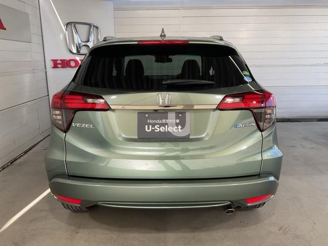 ヴェゼル ハイブリッドＺ・ホンダセンシング　ワンオーナー　レーダーサポート　１オーナ－　ＤＶＤ再生機能　整備記録簿　横滑り防止システム　バックアイカメラ　盗難防止装置　フルセ　シートヒーター付　スマ－トキ－　ＥＣＯモード　禁煙　パワーウィンド（7枚目）