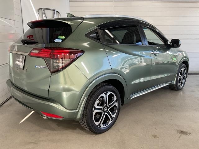 ヴェゼル ハイブリッドＺ・ホンダセンシング　ワンオーナー　レーダーサポート　１オーナ－　ＤＶＤ再生機能　整備記録簿　横滑り防止システム　バックアイカメラ　盗難防止装置　フルセ　シートヒーター付　スマ－トキ－　ＥＣＯモード　禁煙　パワーウィンド（8枚目）