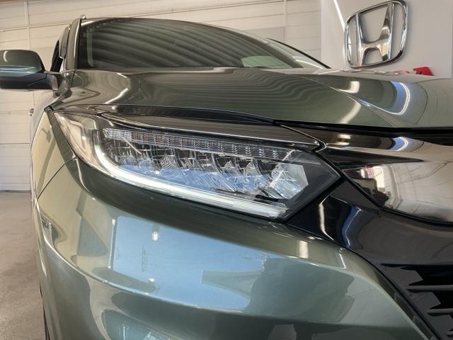 ヴェゼル ハイブリッドＺ・ホンダセンシング　ワンオーナー　レーダーサポート　１オーナ－　ＤＶＤ再生機能　整備記録簿　横滑り防止システム　バックアイカメラ　盗難防止装置　フルセ　シートヒーター付　スマ－トキ－　ＥＣＯモード　禁煙　パワーウィンド（11枚目）