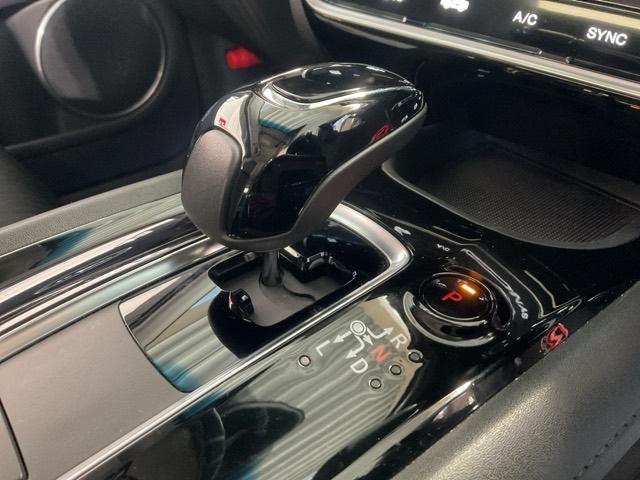 ヴェゼル ハイブリッドＺ・ホンダセンシング　ワンオーナー　レーダーサポート　１オーナ－　ＤＶＤ再生機能　整備記録簿　横滑り防止システム　バックアイカメラ　盗難防止装置　フルセ　シートヒーター付　スマ－トキ－　ＥＣＯモード　禁煙　パワーウィンド（15枚目）