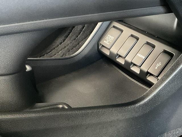 ヴェゼル ハイブリッドＺ・ホンダセンシング　ワンオーナー　レーダーサポート　１オーナ－　ＤＶＤ再生機能　整備記録簿　横滑り防止システム　バックアイカメラ　盗難防止装置　フルセ　シートヒーター付　スマ－トキ－　ＥＣＯモード　禁煙　パワーウィンド（35枚目）