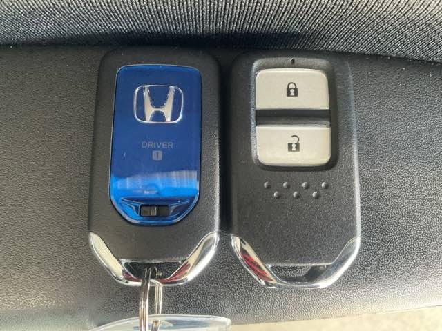 ヴェゼル ハイブリッドＺ・ホンダセンシング　ワンオーナー　レーダーサポート　１オーナ－　ＤＶＤ再生機能　整備記録簿　横滑り防止システム　バックアイカメラ　盗難防止装置　フルセ　シートヒーター付　スマ－トキ－　ＥＣＯモード　禁煙　パワーウィンド（46枚目）