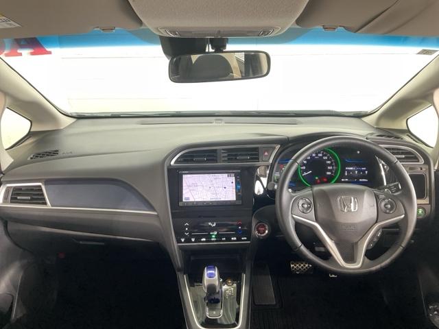 シャトル ハイブリッドＸ　ワンオーナー　地デジフルセグＴＶ　ナビ＆ＴＶ　禁煙　１オーナー　スマ－トキ－　ＤＶＤ再生可能　ＬＥＤヘッドランプ　サイドカーテンエアバック　オートクルーズ　リアカメラ　キーレスエントリー　イモビ（13枚目）