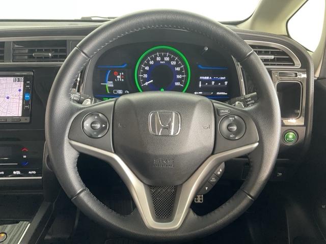 シャトル ハイブリッドＸ　ワンオーナー　地デジフルセグＴＶ　ナビ＆ＴＶ　禁煙　１オーナー　スマ－トキ－　ＤＶＤ再生可能　ＬＥＤヘッドランプ　サイドカーテンエアバック　オートクルーズ　リアカメラ　キーレスエントリー　イモビ（14枚目）