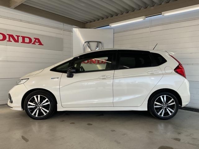 フィットハイブリッド Ｓホンダセンシング　ワンオーナー　スマ－トキ－　ナビＴＶ　禁煙　アクティブクルーズコントロール　パワーウインドウ　サイドエアバック　ＤＶＤ再生　パワーステアリング　整備記録簿　ＬＥＤヘッドランプ　ＡＢＳ　盗難防止装置（5枚目）