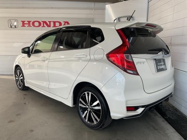 フィットハイブリッド Ｓホンダセンシング　ワンオーナー　スマ－トキ－　ナビＴＶ　禁煙　アクティブクルーズコントロール　パワーウインドウ　サイドエアバック　ＤＶＤ再生　パワーステアリング　整備記録簿　ＬＥＤヘッドランプ　ＡＢＳ　盗難防止装置（6枚目）