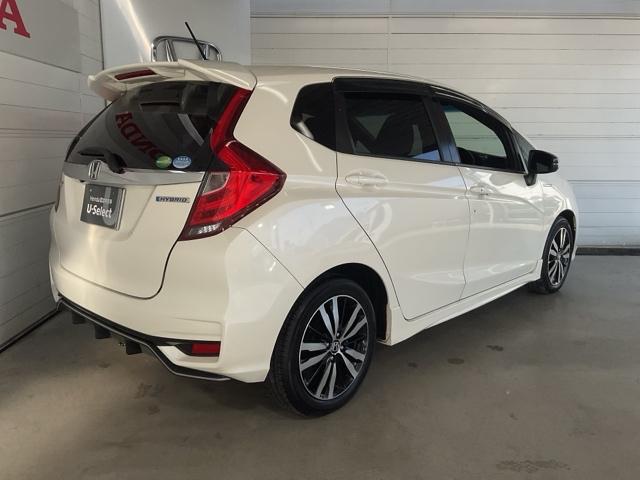 フィットハイブリッド Ｓホンダセンシング　ワンオーナー　スマ－トキ－　ナビＴＶ　禁煙　アクティブクルーズコントロール　パワーウインドウ　サイドエアバック　ＤＶＤ再生　パワーステアリング　整備記録簿　ＬＥＤヘッドランプ　ＡＢＳ　盗難防止装置（8枚目）