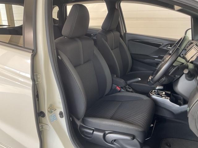 フィットハイブリッド Ｓホンダセンシング　ワンオーナー　スマ－トキ－　ナビＴＶ　禁煙　アクティブクルーズコントロール　パワーウインドウ　サイドエアバック　ＤＶＤ再生　パワーステアリング　整備記録簿　ＬＥＤヘッドランプ　ＡＢＳ　盗難防止装置（17枚目）