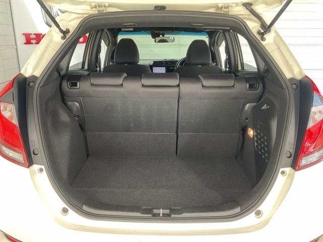 フィットハイブリッド Ｓホンダセンシング　ワンオーナー　スマ－トキ－　ナビＴＶ　禁煙　アクティブクルーズコントロール　パワーウインドウ　サイドエアバック　ＤＶＤ再生　パワーステアリング　整備記録簿　ＬＥＤヘッドランプ　ＡＢＳ　盗難防止装置（20枚目）