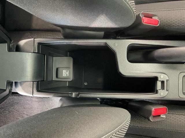 フィットハイブリッド Ｓホンダセンシング　ワンオーナー　スマ－トキ－　ナビＴＶ　禁煙　アクティブクルーズコントロール　パワーウインドウ　サイドエアバック　ＤＶＤ再生　パワーステアリング　整備記録簿　ＬＥＤヘッドランプ　ＡＢＳ　盗難防止装置（33枚目）