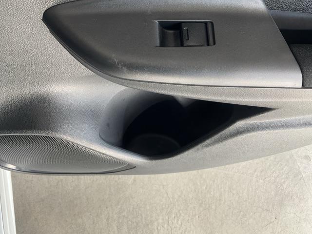 フィットハイブリッド Ｓホンダセンシング　ワンオーナー　スマ－トキ－　ナビＴＶ　禁煙　アクティブクルーズコントロール　パワーウインドウ　サイドエアバック　ＤＶＤ再生　パワーステアリング　整備記録簿　ＬＥＤヘッドランプ　ＡＢＳ　盗難防止装置（36枚目）